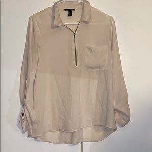 It’s a cream cute Blouse 💫